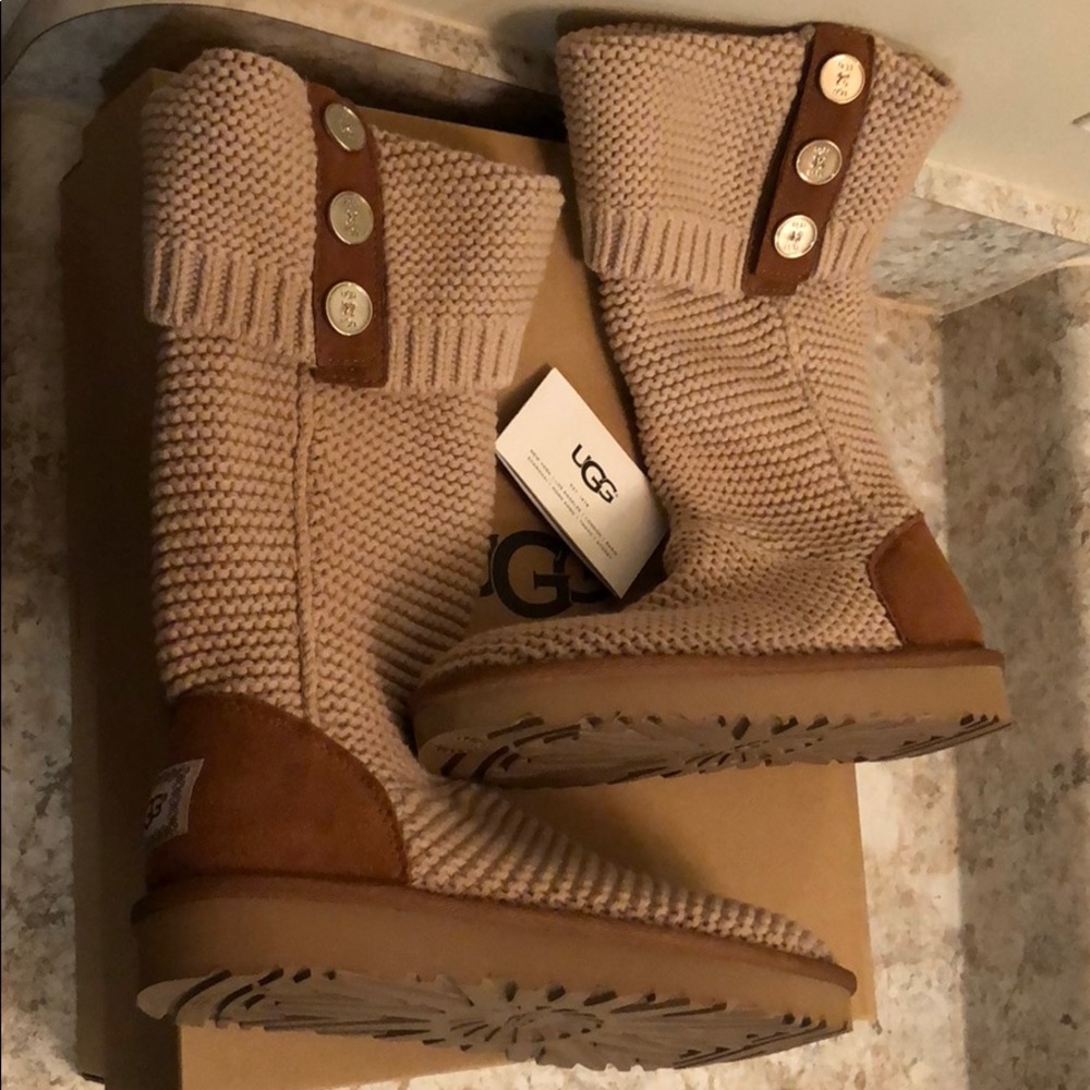 UGG - Picture 3 of 6